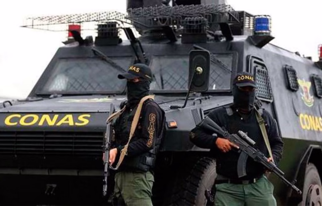 Activistas protestan frente a las calles de Trujillo pidiendo libertad para Lewis Mendoza