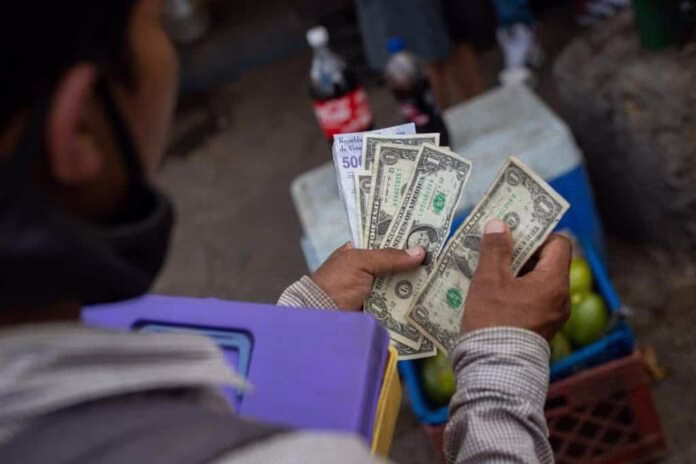 Salarios destruidos: inflación y devaluación pulverizan el poder adquisitivo